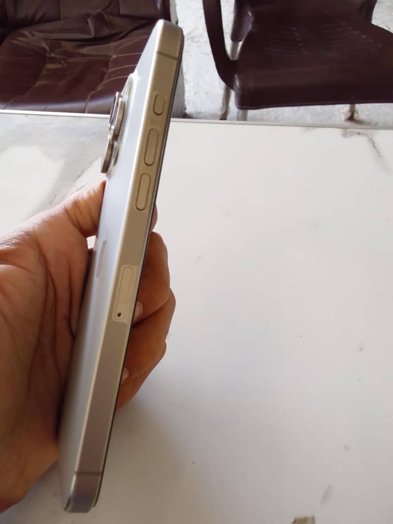 iPhone 15 pro max 4