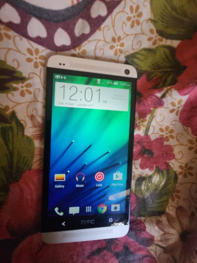 HTC one M7  in lush condition (PTA Approved)