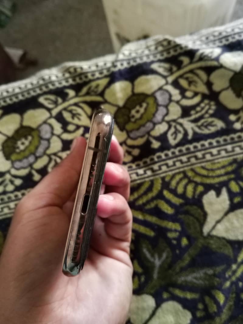 iphone 11 pro 4