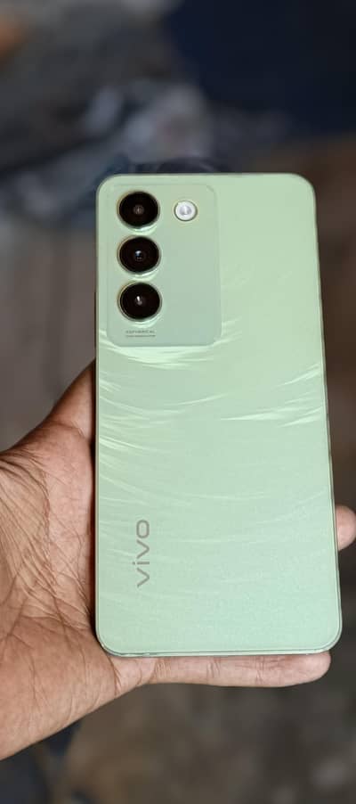 VIVO V100