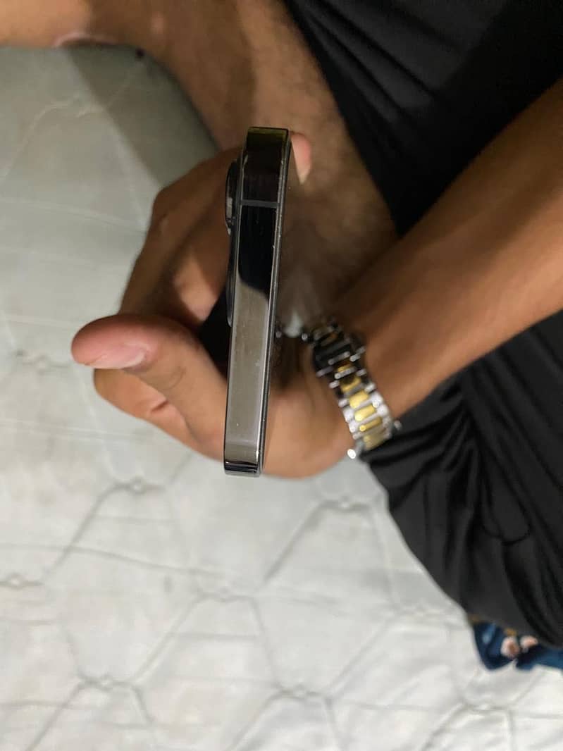 iPhone 13 pro 4