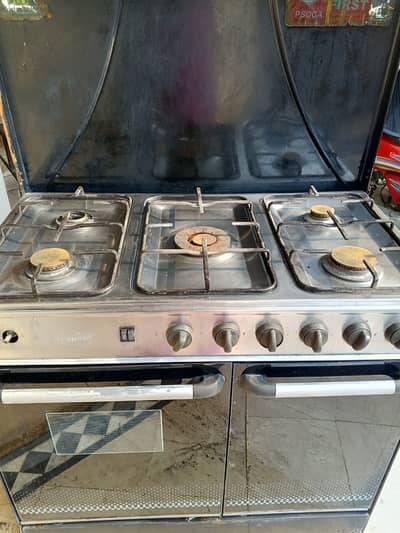 Gas Oven with five stove burnerd