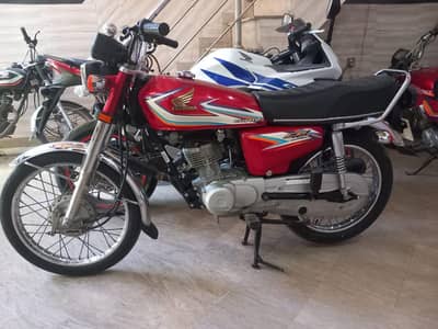 Honda CG 125 2016 Red only 1100kms
