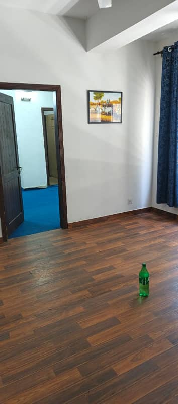Unfurnished room available for rent in E11 2