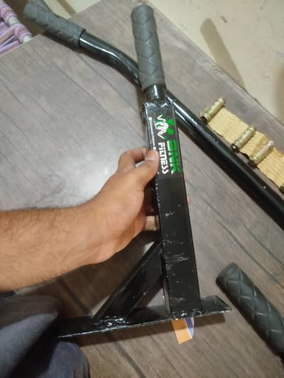 SNK Fitness Heavy Duty Wall Mounted Pull Up Bar – Excellent Condition