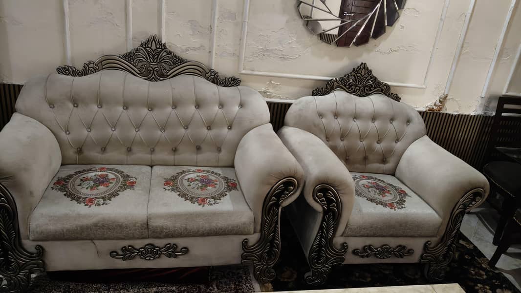 white sofa set 0