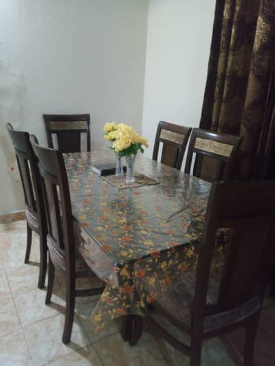 New dining table available for sale