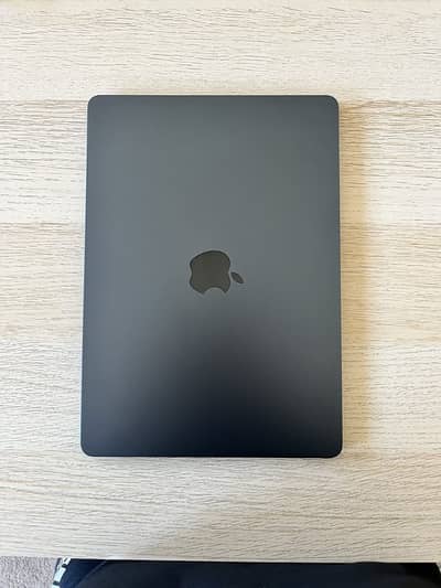 Apple MacBook Air M2 (13.6-inch) | 8GB / 256GB SSD | Midnight | 10/10