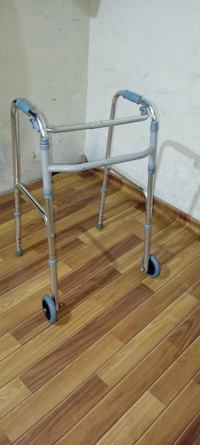 walker for patients adults with tyre ke sath