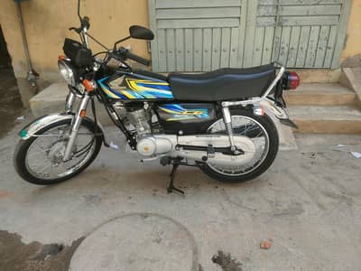 Honda 125 black color