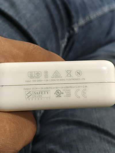 MAC BOOK PRO 61 WATT ADAPTER