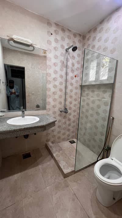 12 marla ground portion Available over seas block bajlii panii gass Available near parck face masjid 2 bedroom Tv Lounch kitchen drawing room dunning Room car parking space