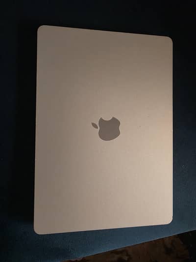 MacBook Air M3 2024