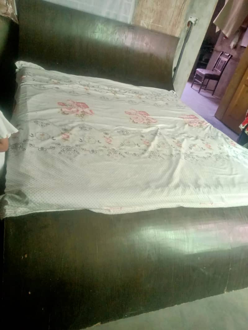 Queen Size Solid Wood Bed – Strong Condition 0