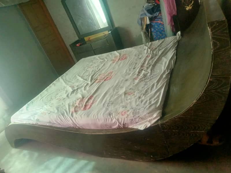 Queen Size Solid Wood Bed – Strong Condition 1