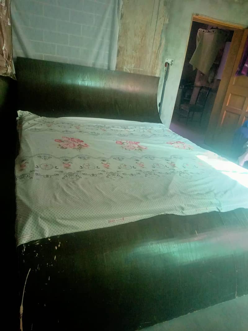 Queen Size Solid Wood Bed – Strong Condition 4
