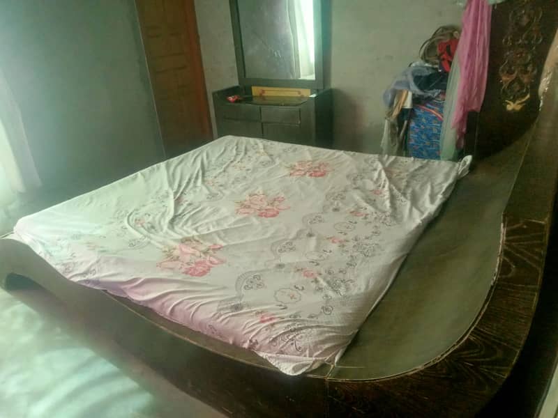 Queen Size Solid Wood Bed – Strong Condition 5