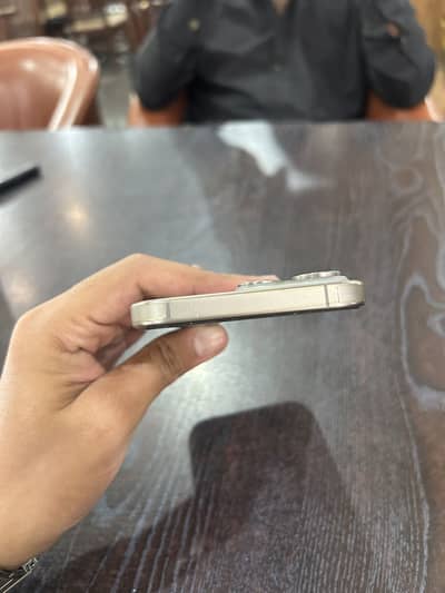 15 PRO MAX natural titanium 256 GB