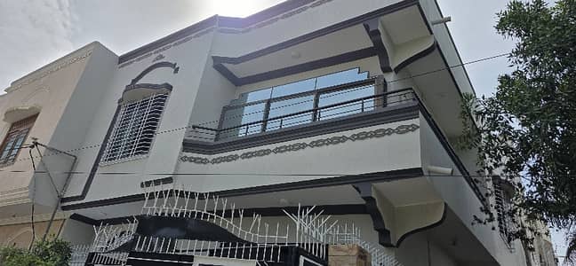 Corner 110 Square Yard One Unit Bungalow, Located Near Park, 100 Feet Road For Sale In Block 15, Gulistan-E-Jauhar