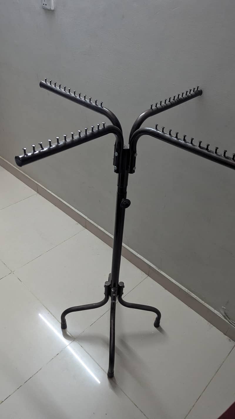 clothes hanging stand 0