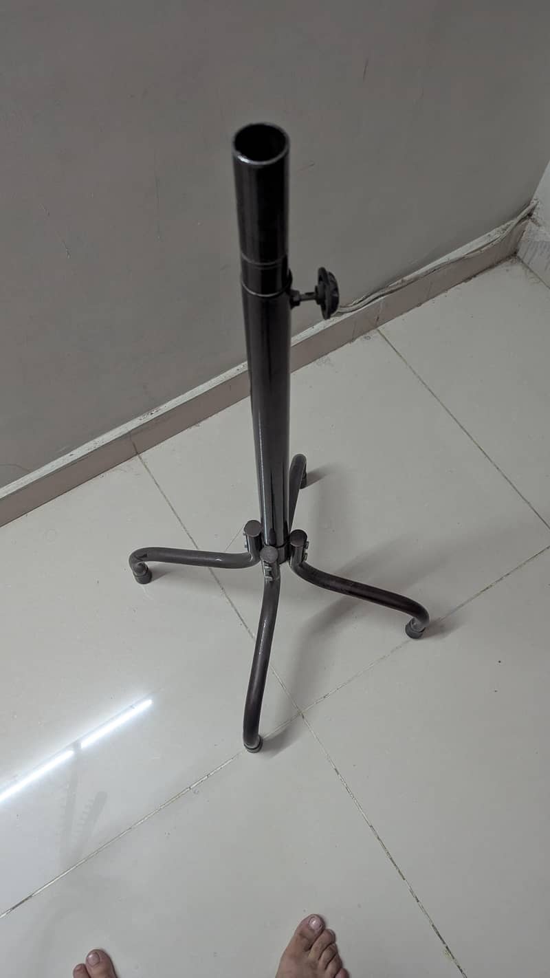 clothes hanging stand 1