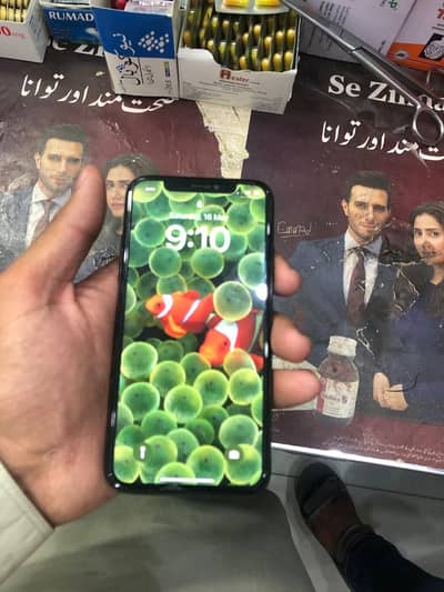 IPhone X in lush condition