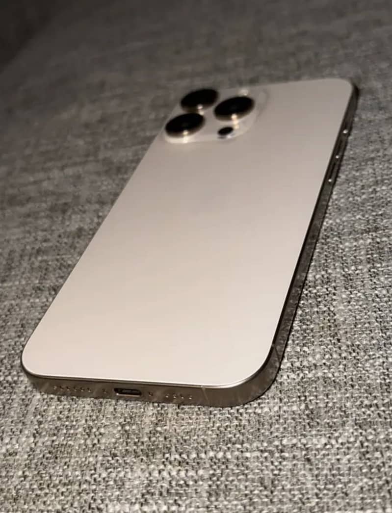Iphone 16 Pro Max 4