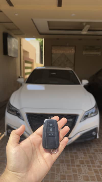 Crown RS Advance