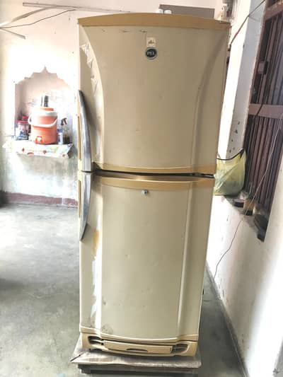 Second hand PEL Refrigerator in Running Condition.