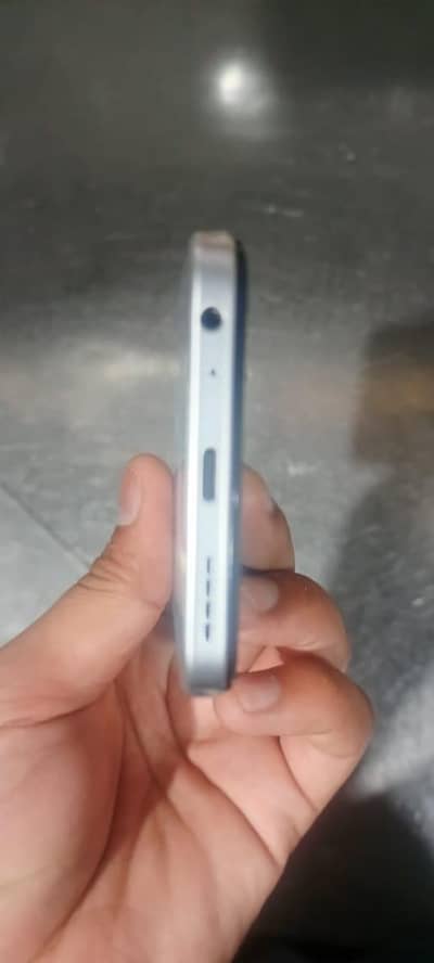 infinix hot 6i bilkul okay mobile hai aur 10 din Chala hua hai