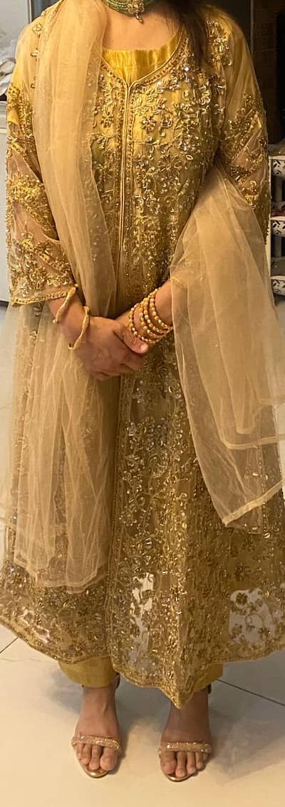 Golden dress new condition only 1 time used on wedding