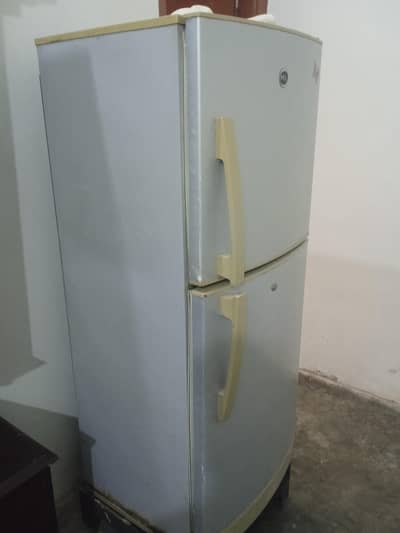 bilkul saaf fridge one hand use hai