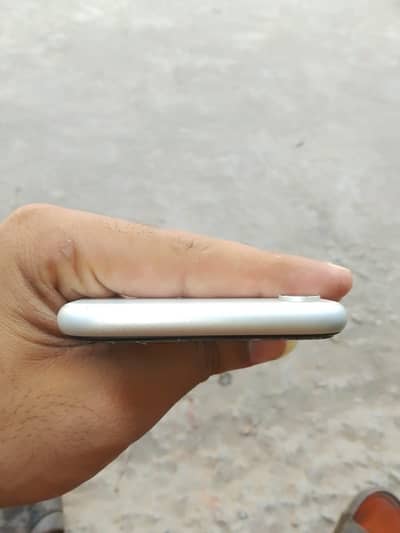 iPhone XR condition 10.8. 9