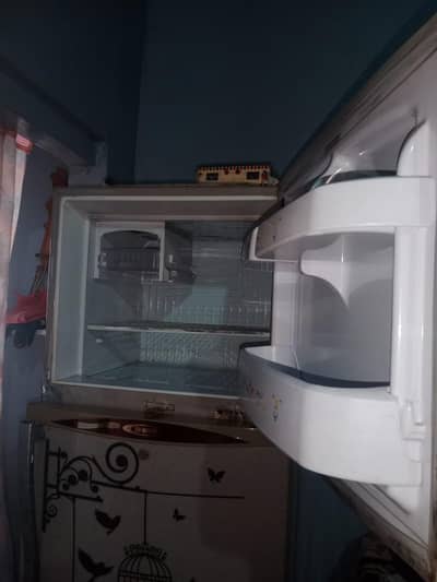 Waves refrigerator with stabilizer
