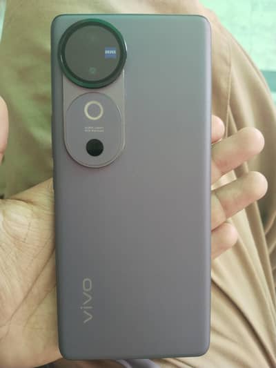Vivo v40 5G Condition 10/10 Full box Available