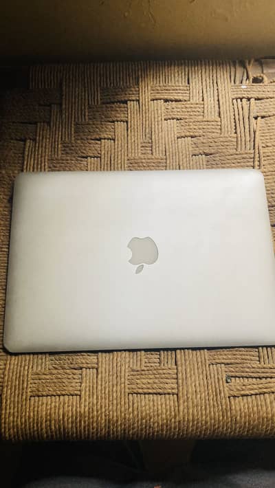 Dead MacBook Air 2015 with working battery, screen, keyboard, ports.