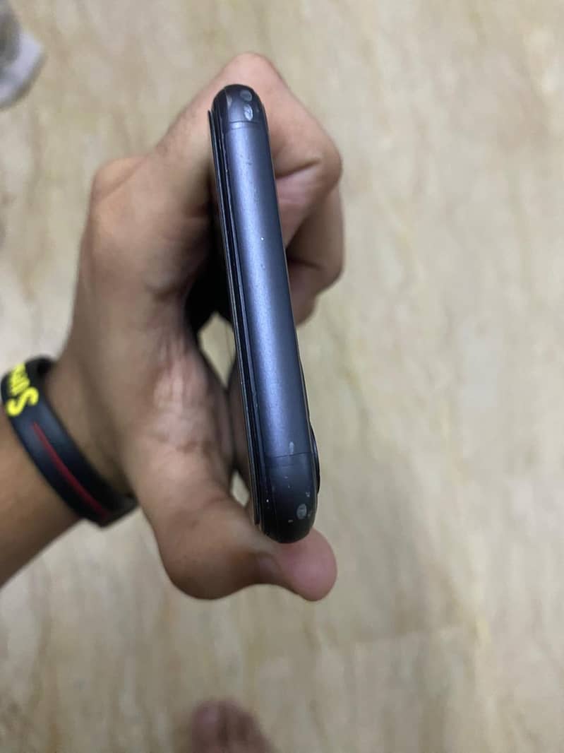 Apple iPhone 11 4
