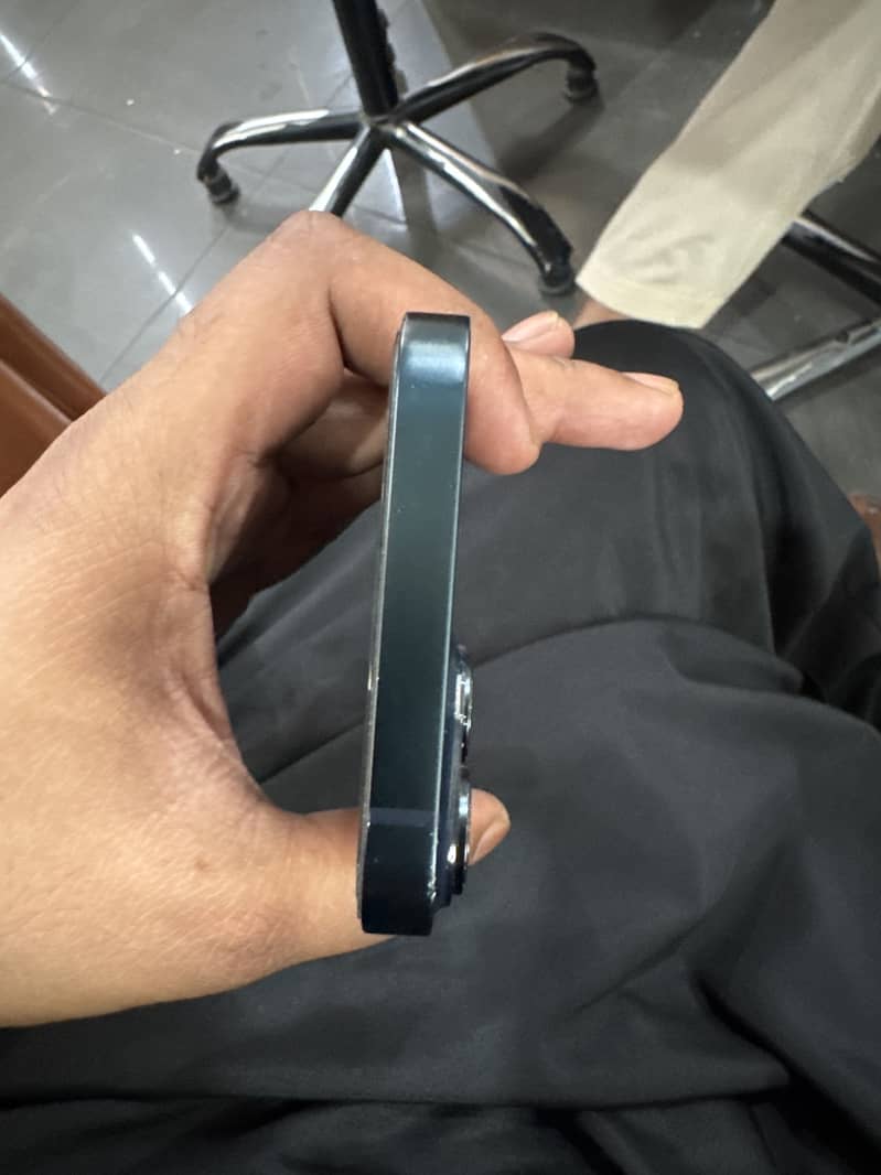 IPhone 14 3