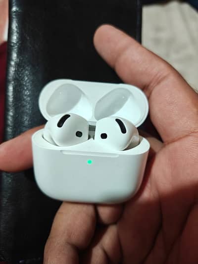 Apple AirPods 4 - Excellent Condition - Original Sound Quality