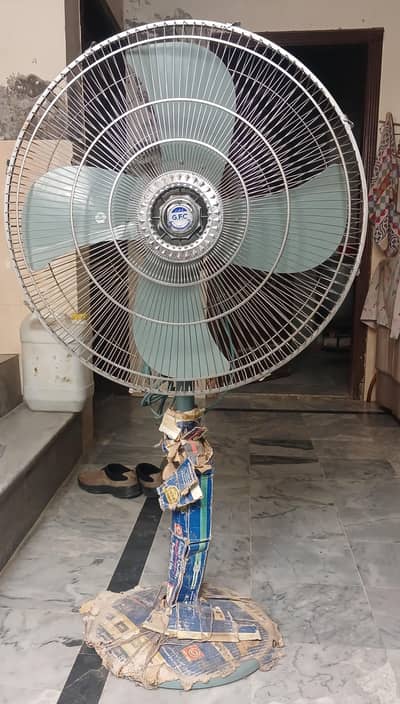 GFC Pedestal ful size one year use