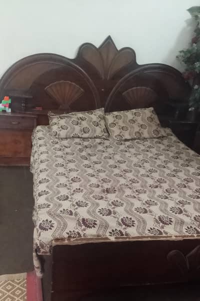 Used Furniture Bed, Almari, Dressing for sale