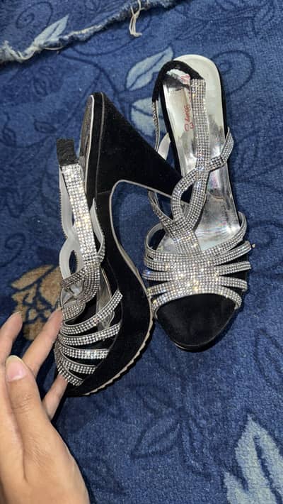 Trendy Ladies Footwear | Heels, Khussa & Block Heels 