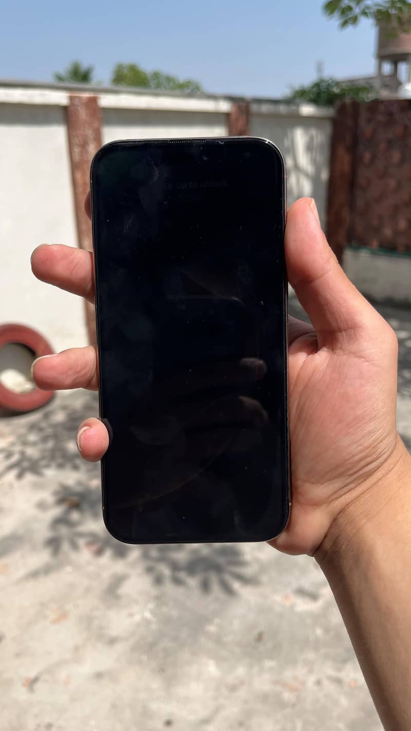 Iphone 16 pro max 3
