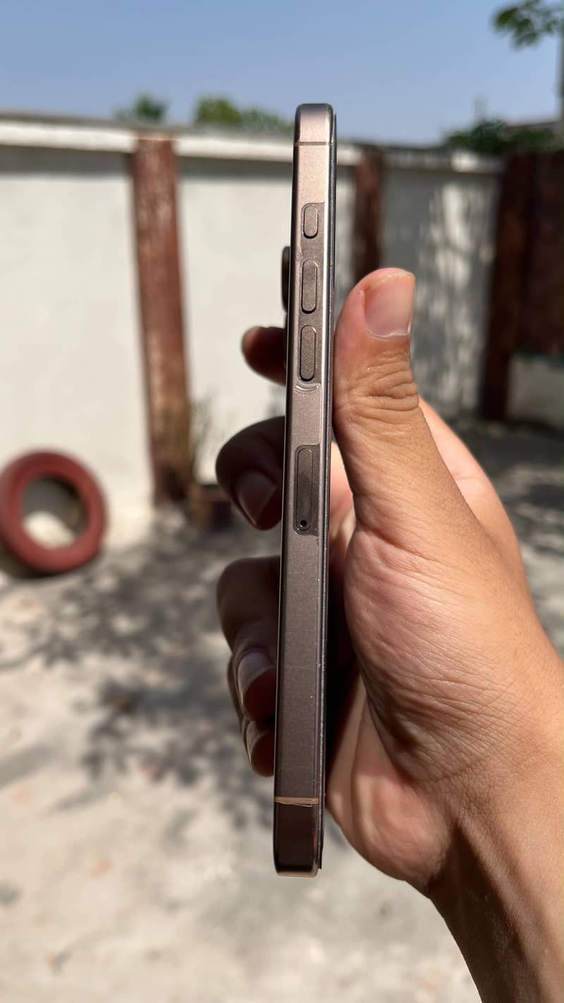 Iphone 16 pro max 5