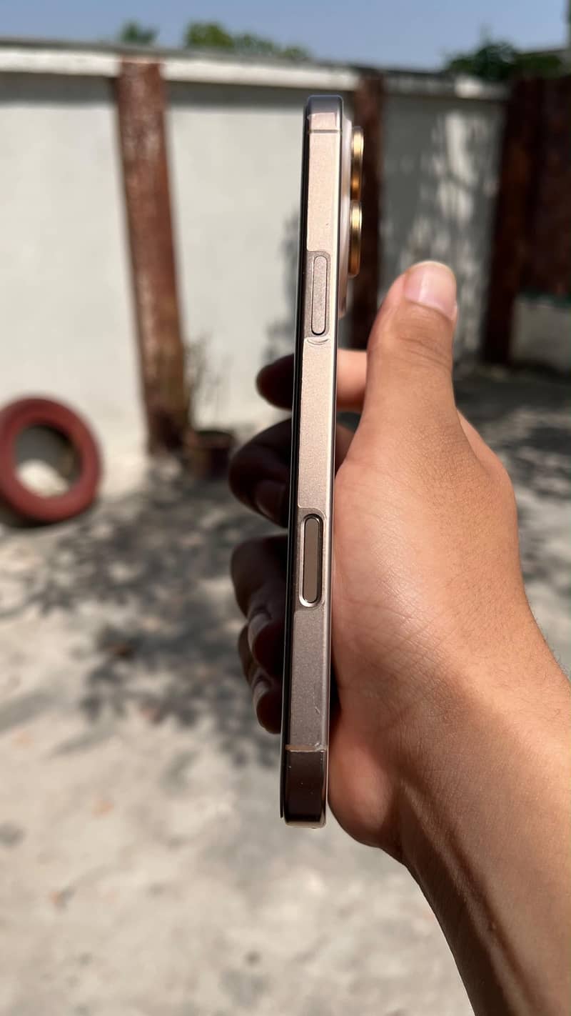 Iphone 16 pro max 6