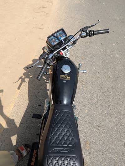 good condition  10 by 10 Honda 125 cg contact no 03099857141
