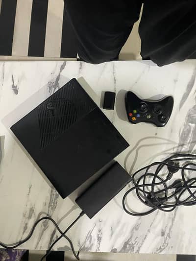 Xbox 360e 256gb (negotiable)