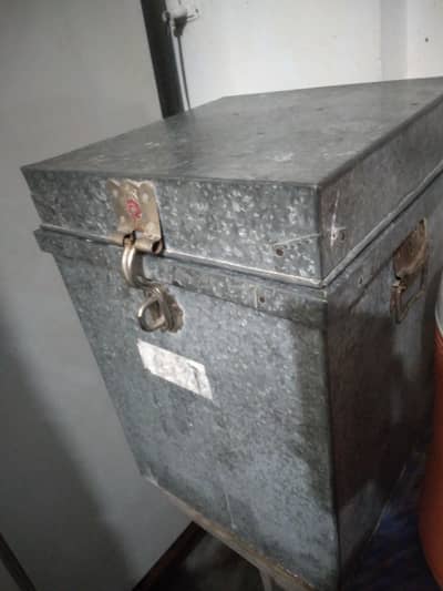 دو عدد آٹے کی پیٹیاں بلکل سہی اور اچھی حالت میں صرف 6500 روپے میں