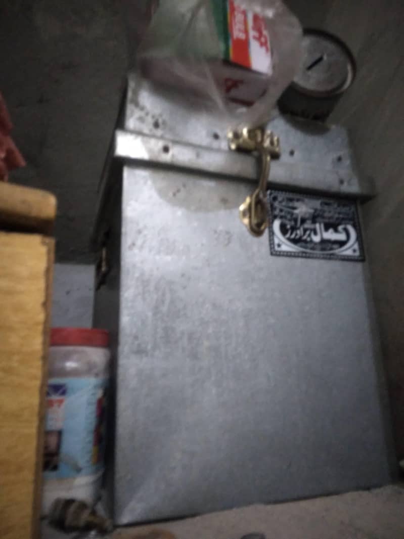 دو عدد آٹے کی پیٹیاں بلکل سہی اور اچھی حالت میں صرف 6500 روپے میں 1