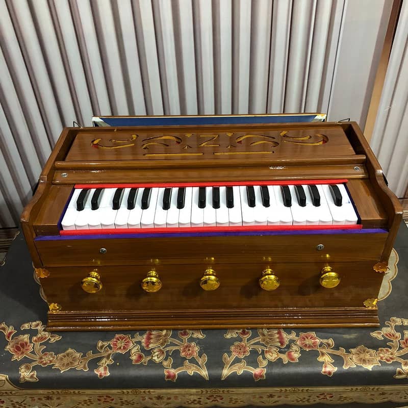 Indian Harmonium. 1